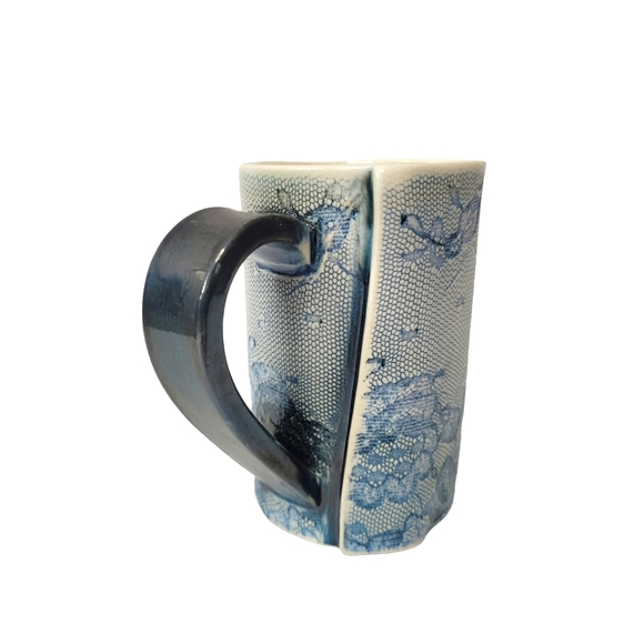 Handmade ceramic mug with teal floral lace print - Picture 2 of 10